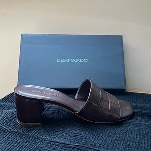 Bernardo Womens Bridget Espresso Glove
Heels Size 9.5